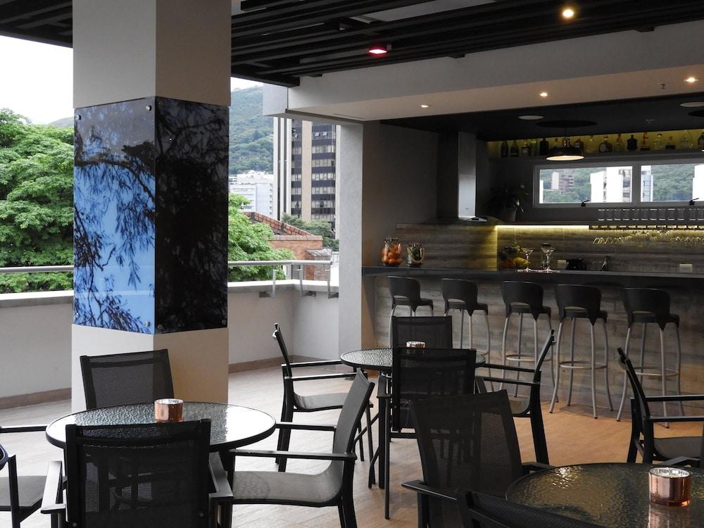 Park V Hotel & Suites Cali Esterno foto