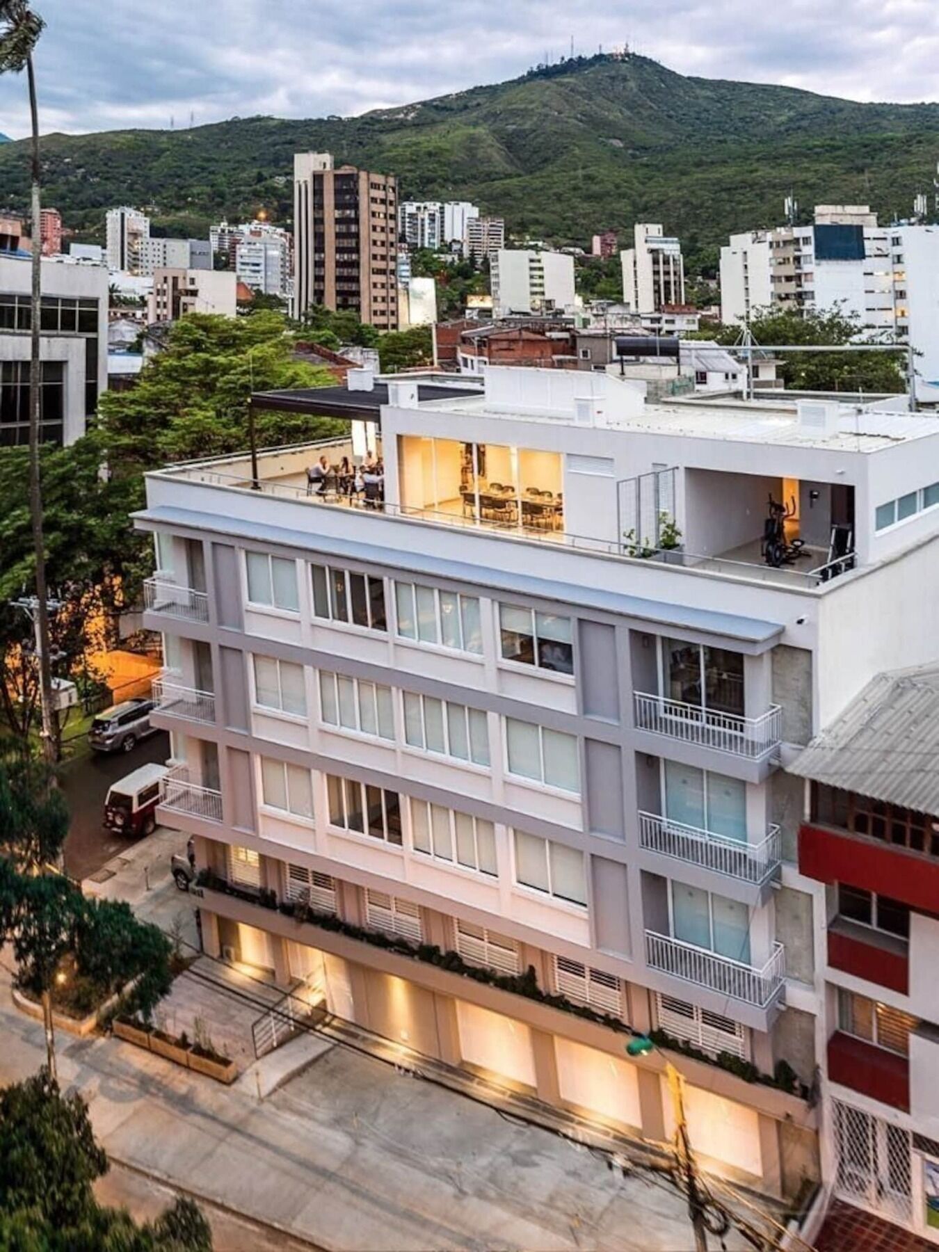 Park V Hotel & Suites Cali Esterno foto